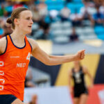 Meike Kruijer ontvangt EHF Excellence Award Beach Handball 2024